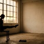 Persona che si allena all'alba con motivazione e disciplina, in un percorso guidato dalla passione per l'obiettivo
