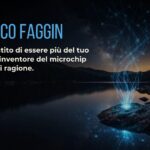Federico Faggin coscienza: lago notturno con un microchip che si scioglie in luce