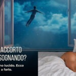 Sogni lucidi e falsi risvegli: Nicola Yoda dorme abbracciato al cuscino davanti a una finestra aperta sul sogno